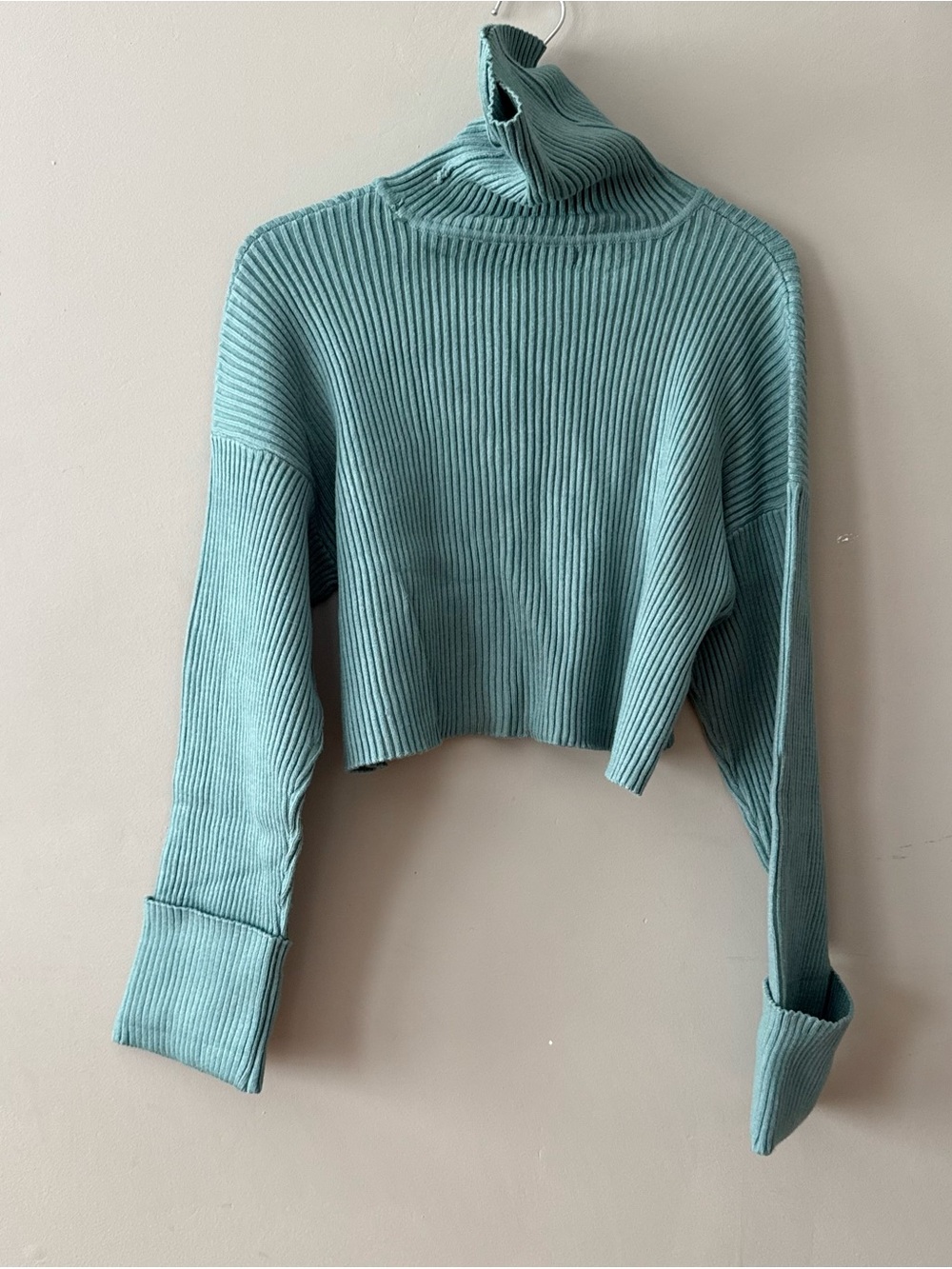 Forever 21 PATRINA Cropped Turtleneck Sweater in Green Size Medium NWT - Picture 7 of 8